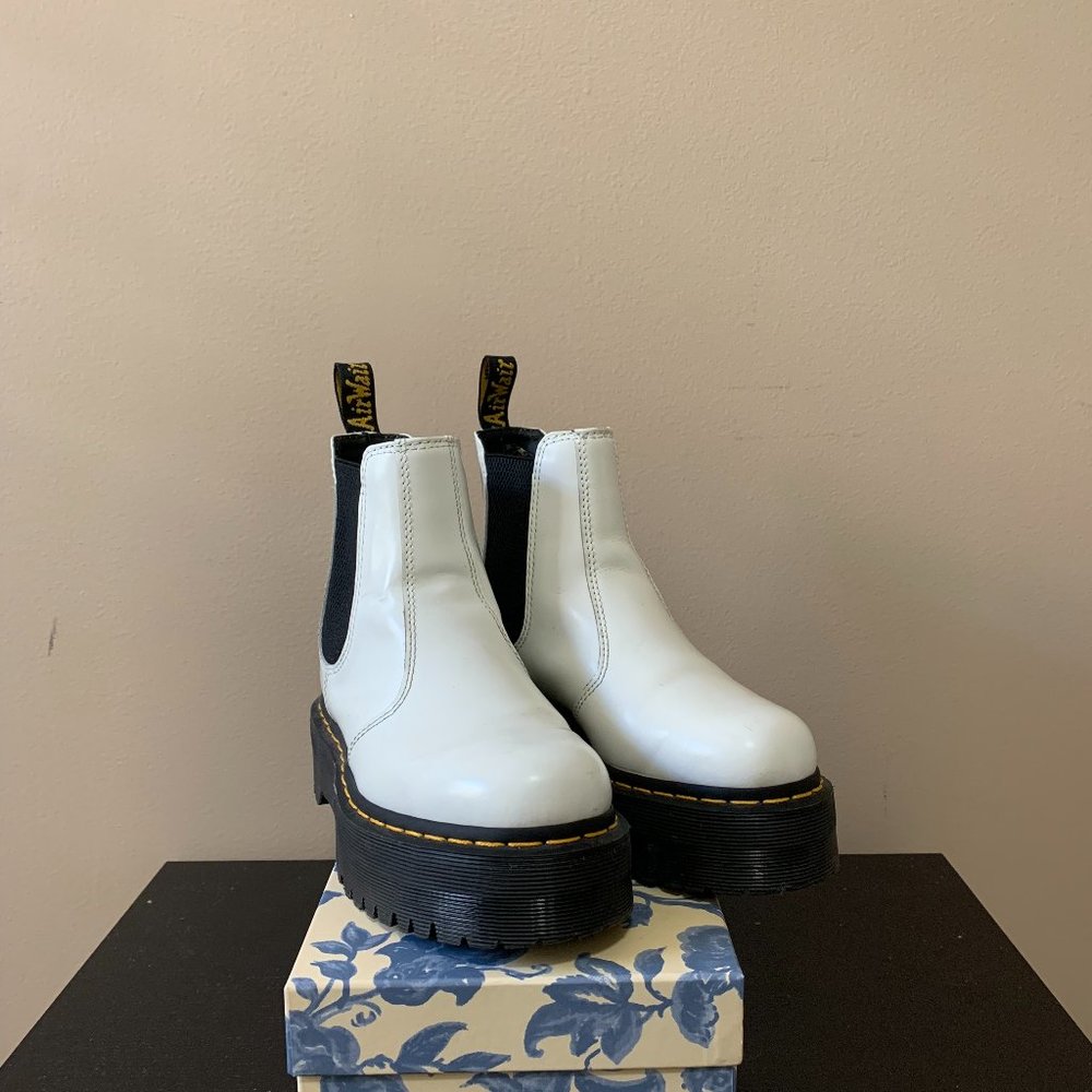 Dr. Martens - 2976 Smooth Leather Platform Chelsea Boots - White